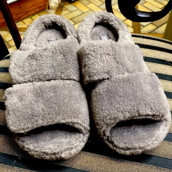 Uggs Velcro fuzzy slippers - Picture 3 of 14
